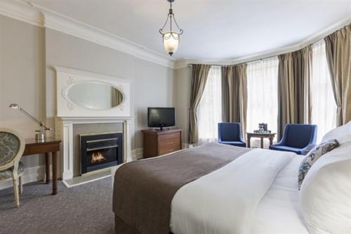 Chateau Versailles, Montreal