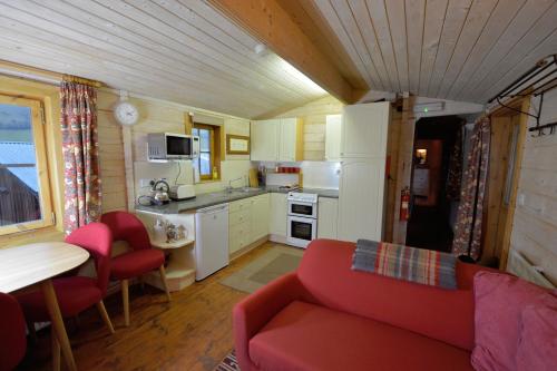 Log Cabin, Brecon (photo 6)