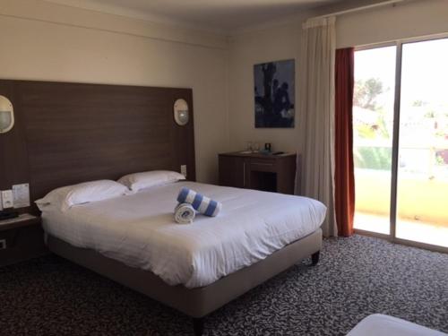 Le Galion Hotel et Restaurant Canet Plage - Logis Set in a prime location of Perpignan, Le Galion puts everything the city has to offer just outside your doorstep. The hotel offers a wide range of amenities and perks to ensure you have a great time. 