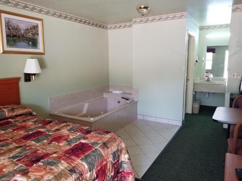Haltom Inn Fort Worth - image 6