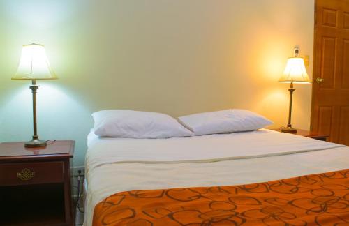 Double Room with Private Bathroom image 3