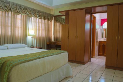 Deluxe Room image 4