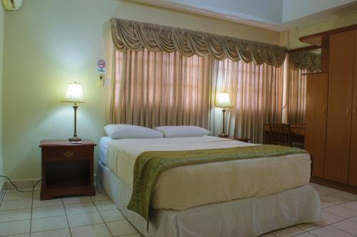 Deluxe Room image 5