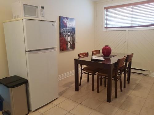 1-Bedroom Apartment Sweet #3 by Amazing Property Rentals