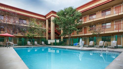 Best Western Plus Orchid Hotel & Suites - image 11