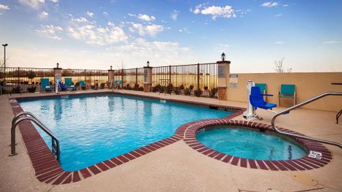 Best Western Plus Fort Worth Forest Hill Inn & Suites