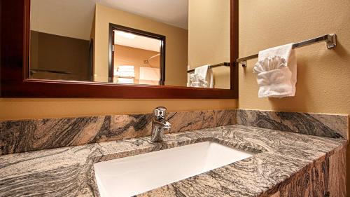 Best Western Plus Prairie Inn