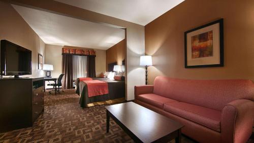 Best Western Plus Goliad Inn & Suites