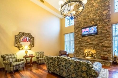 大厅, 怀尔德伍德酒店 (The Wildwood Hotel) in 怀尔德伍德(MO)