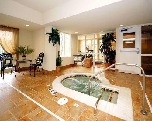 热水浴池, 怀尔德伍德酒店 (The Wildwood Hotel) in 怀尔德伍德(MO)