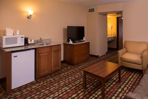 Best Western Ambassador Inn & Suites