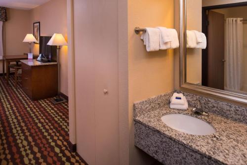 Best Western Ambassador Inn & Suites