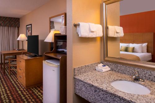 Best Western Ambassador Inn & Suites