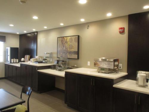 Best Western Harvest Inn & Suites - image 3