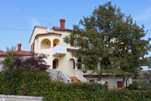Family friendly apartments with a swimming pool Manjadvorci Marcana - 2209