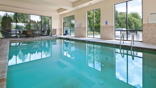 Best Western Plus Battleground Inn & Suites - image 8