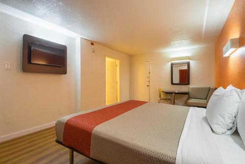 Shared lounge/TV area, Motel 6 Garland, TX - Northeast Dallas in Garland