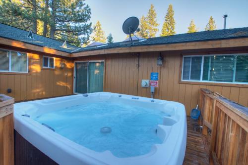 Pezsgőfürdő, Prestigious Home South Lake Tahoe in Tahoe Valley