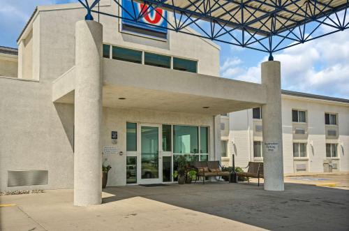 Motel 6-Big Springs NE - image 4