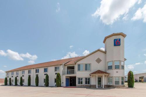 . Motel 6-Hutchins, TX