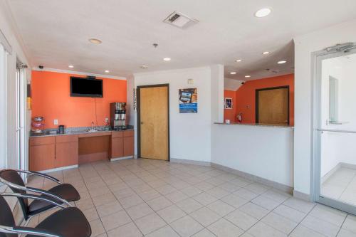 Motel 6-Hutchins, TX 3