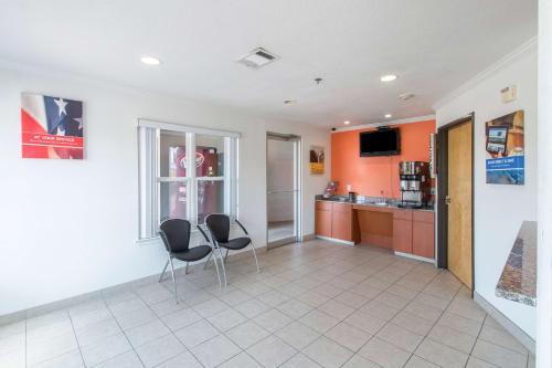 Motel 6-Hutchins, TX 5