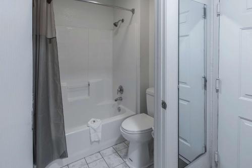Motel 6-Hutchins, TX – Dallas, TX