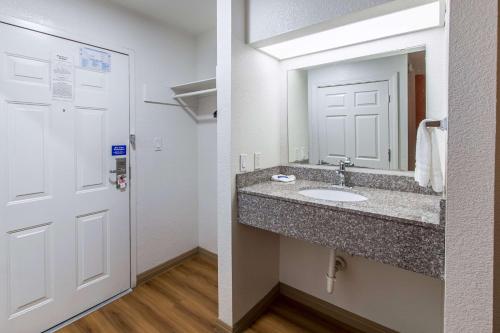 Motel 6-Hutchins, TX – Dallas, TX