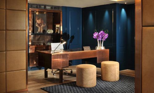The Hari London - main image