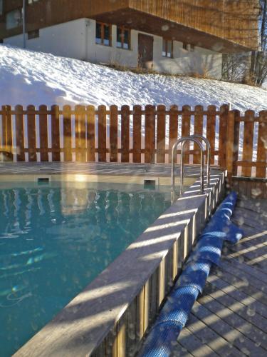 Swimming pool, travelski home premium - Residence Le Roc Belle Face 4 stars in Les Arcs