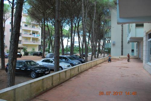 Arbi's Pool View Apartment - image 2