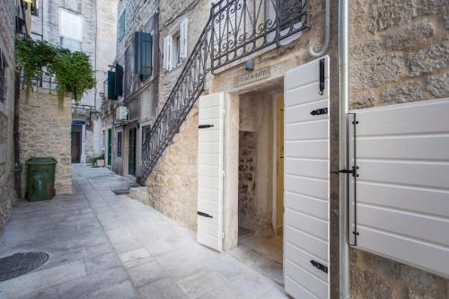 Mijama suites, Split (photo 10)
