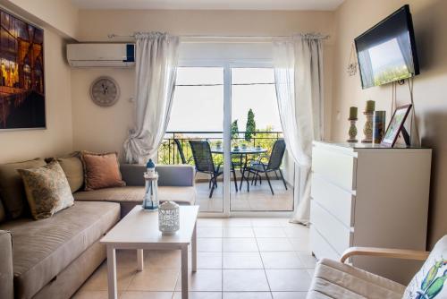 Guestroom, Lovely Apartment Next to the Sea Lygia Korinthias in Liyia
