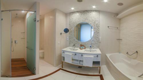 Maritim Paradise Blue Hotel & Spa - image 8