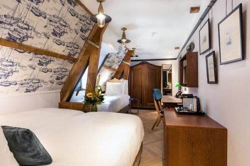 The Hendrick's Hotel - image 7