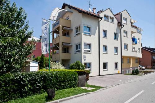 

Ravnice youth hostel