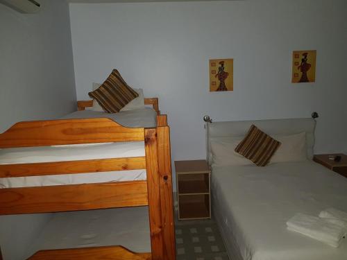 1 double bed, 2 twin beds