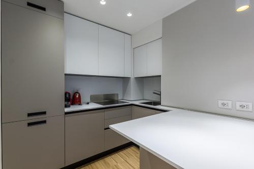 One-Bedroom Apartment - Via Borgospesso 12 image 3