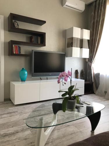 Apartments on Bunina 28