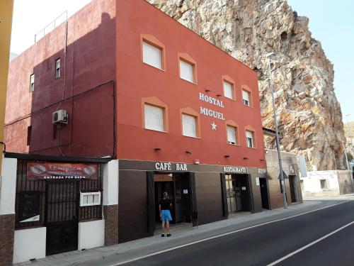 . Hostal Miguel