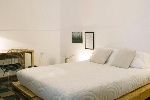 Double Room image 3