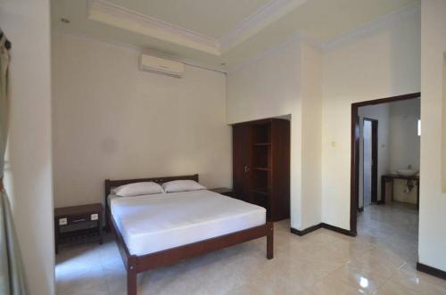 Puri Itoma Bungalows – Praya, ID