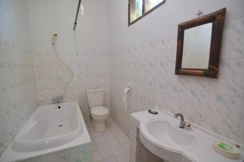 Puri Itoma Bungalows – Praya, ID