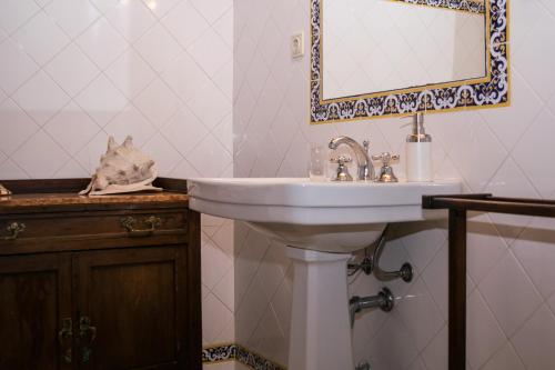 Bathroom, Casa de Pascoaes Historical House in Amarante