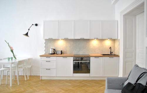 Florianska Apartment - Tap to explore photos