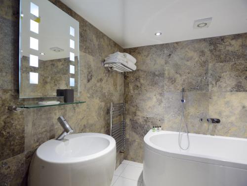 Ye Spotted Dogge - image 9