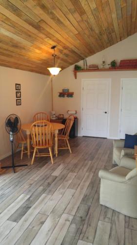 บริการและสิ่งอำนวยความสะดวก, Wolfwood Guest Ranch in เคลียร์วอเตอร์ (BC)