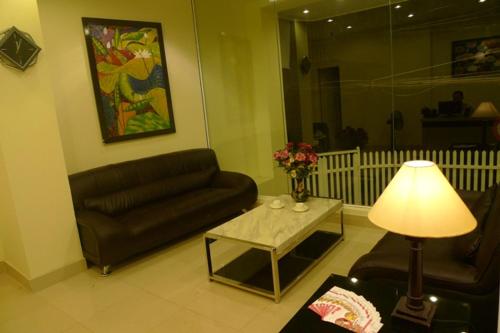 Lotus House Located in Tay Ho District, Lotus House is a perfect starting point from which to explore Hanoi. The property features a wide range of facilities to make your stay a pleasant experience. Service-minde