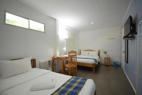 Amor's Place Room Type - Standard Family Room
