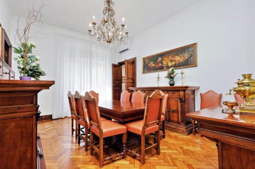 Prestigious Apartment Via Veneto - image 4